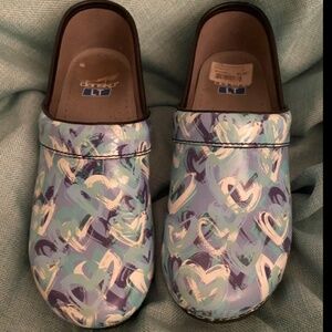 Dansko Women's LT Pro Blue Heart Patent Leather